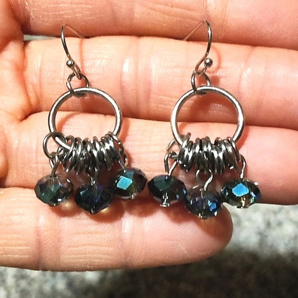 VINTAGE SILVER-TONE IRIDESCENT BLUE GREEN CRYSTAL DANGLE HOOK 1.3" EARRINGS - Picture 1 of 11